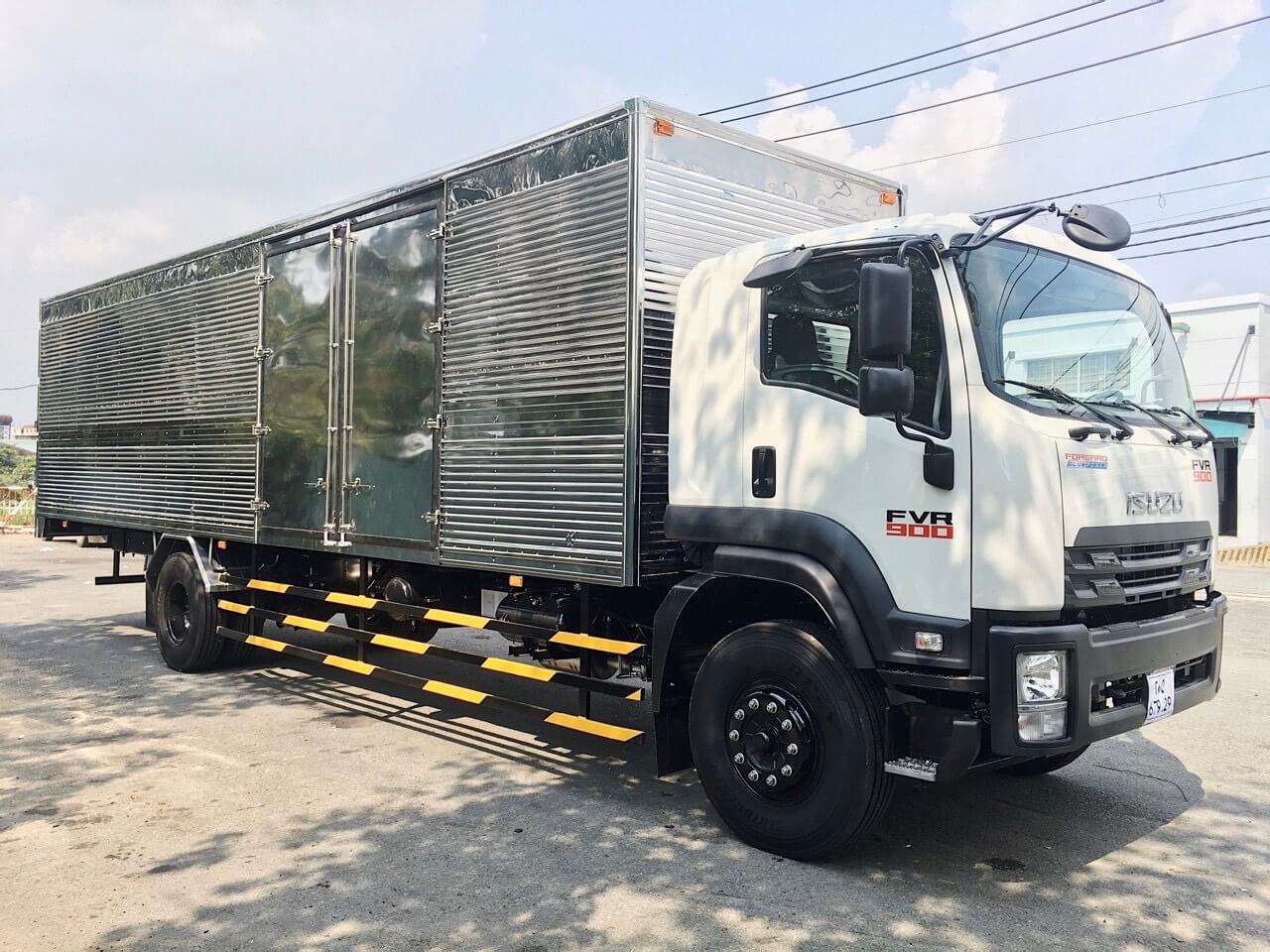 Xe tải 8 tấn isuzu siêu dài thùng kín FVR34UE5 thùng 9.6m